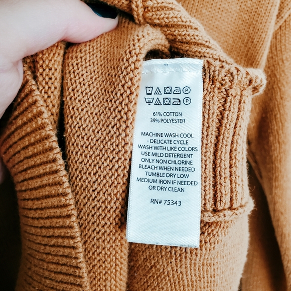 Tahari knit sweater - Picture 2 of 4